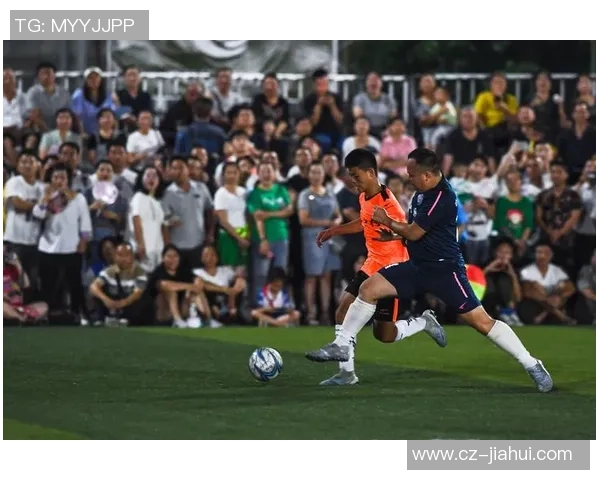 足球巨星闪耀登场现场解说全景展现球迷热情与竞技魅力