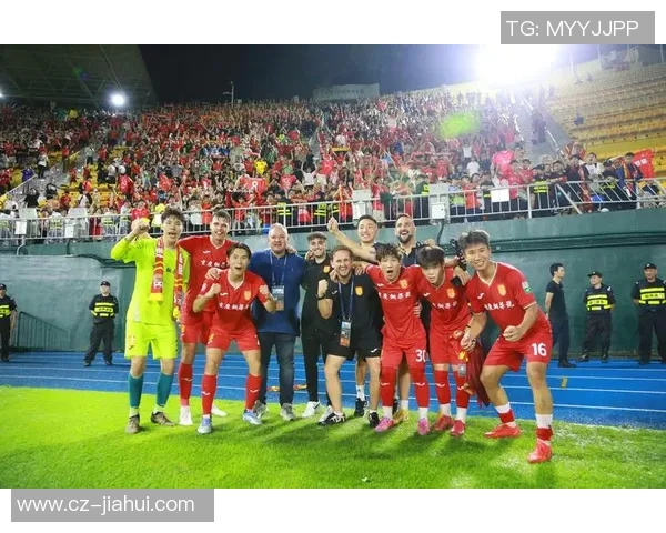 足球球星背后的不为人知的训练细节与生活习惯揭秘